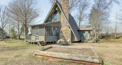 Boat Dock on Reelfoot Lake: Tiptonville Retreat
