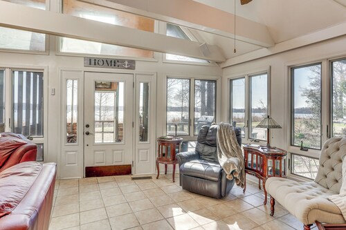 Boat Dock on Reelfoot Lake: Tiptonville Retreat