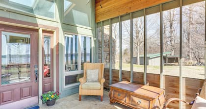 Boat Dock on Reelfoot Lake: Tiptonville Retreat