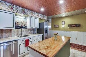 Apartment (2 Bedrooms) | Interior - Smethport Vacation Rental w/ Fireplace & Lake View (Smethport)