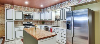 Smethport Vacation Rental w/ Fireplace & Lake View