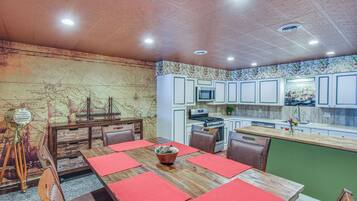 Apartment (2 Bedrooms) | Front of property