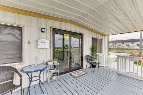 Waterfront Slidell Home w/ Patio: 3 Mi to Beach!