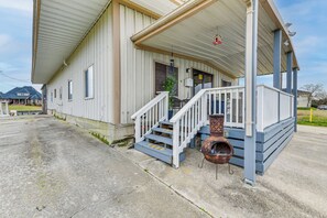 Interior - Waterfront Slidell Home w/ Patio: 3 Mi to Beach! (Slidell)