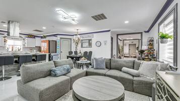House (4 Bedrooms) | Front of property