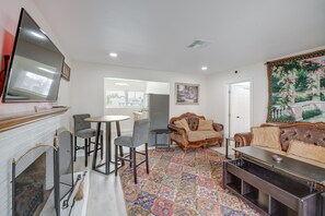 Interior - Bakersfield Vacation Rental ~ 5 Mi to Downtown! (Bakersfield)