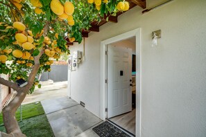 Interior - ~ 5 Mi to Downtown: Cozy Bakersfield Studio Rental (Bakersfield)