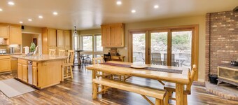 Hot Tub + Pool Table: Cabin Near Calaveras Park!