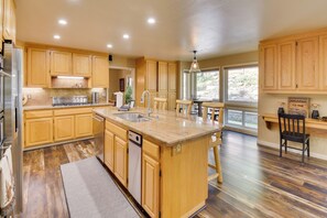 House (4 Bedrooms) | Interior - Hot Tub + Pool Table: Cabin Near Calaveras Park! (Arnold)
