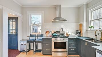 House (4 Bedrooms) | Private kitchen | Microwave, oven, stovetop, dishwasher