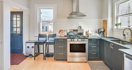Bright & Pet-friendly Home: 2 Mi to Harvard Square