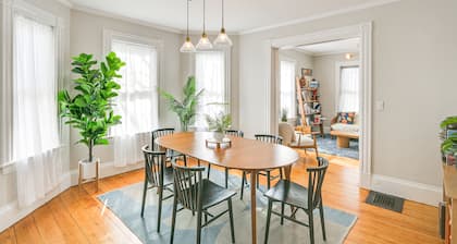 Bright & Pet-friendly Home: 2 Mi to Harvard Square