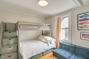 House (4 Bedrooms)