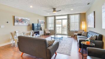 Apartment (2 Bedrooms) | Front of property