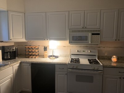 Roomy Beachfront Apartment! Game room, big deck, 2 bed/2 bath!