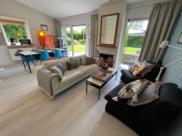 TV, fireplace - Vakantiebungalow Ruiterplaat (Kamperland)