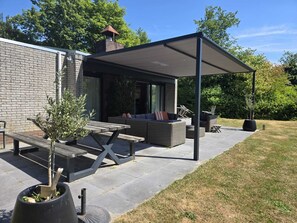 Outdoor dining - Vakantiebungalow Ruiterplaat (Kamperland)