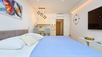 Iron/ironing board, free WiFi, bed sheets