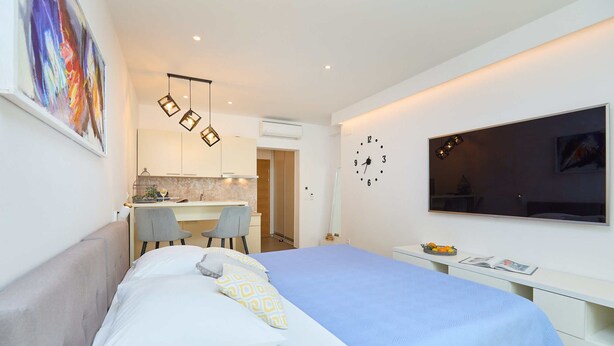 A modern bedroom with a bed, a desk, and a TV. - Hedera Estate, Hedera Studio 3 (Dubrovnik)