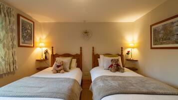 2 soverom, skrivebord, strykejern/-brett og wi-fi (inkludert)