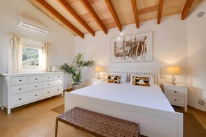 3 makuuhuonetta, tallelokero huoneessa, silitysrauta/-lauta, Wi-Fi