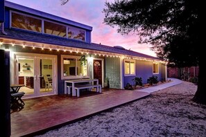 Exterior - Beachy & Spacious Home in Carp (Carpinteria)