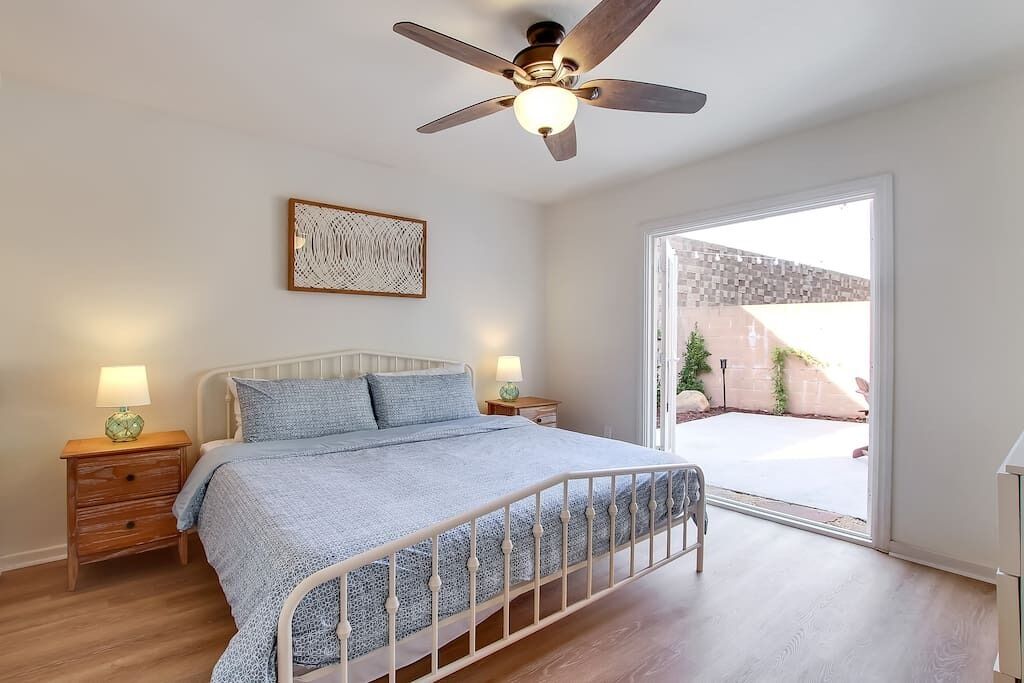 3 habitaciones, tabla de planchar con plancha, wifi y ropa de cama 