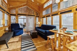 TV connectée, jeux vidéo, lecteur de DVD, baby-foot