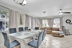 Villa, 3 Bedrooms | In-room dining - Palm Lined Oasis Walk To Beach (Hollywood)