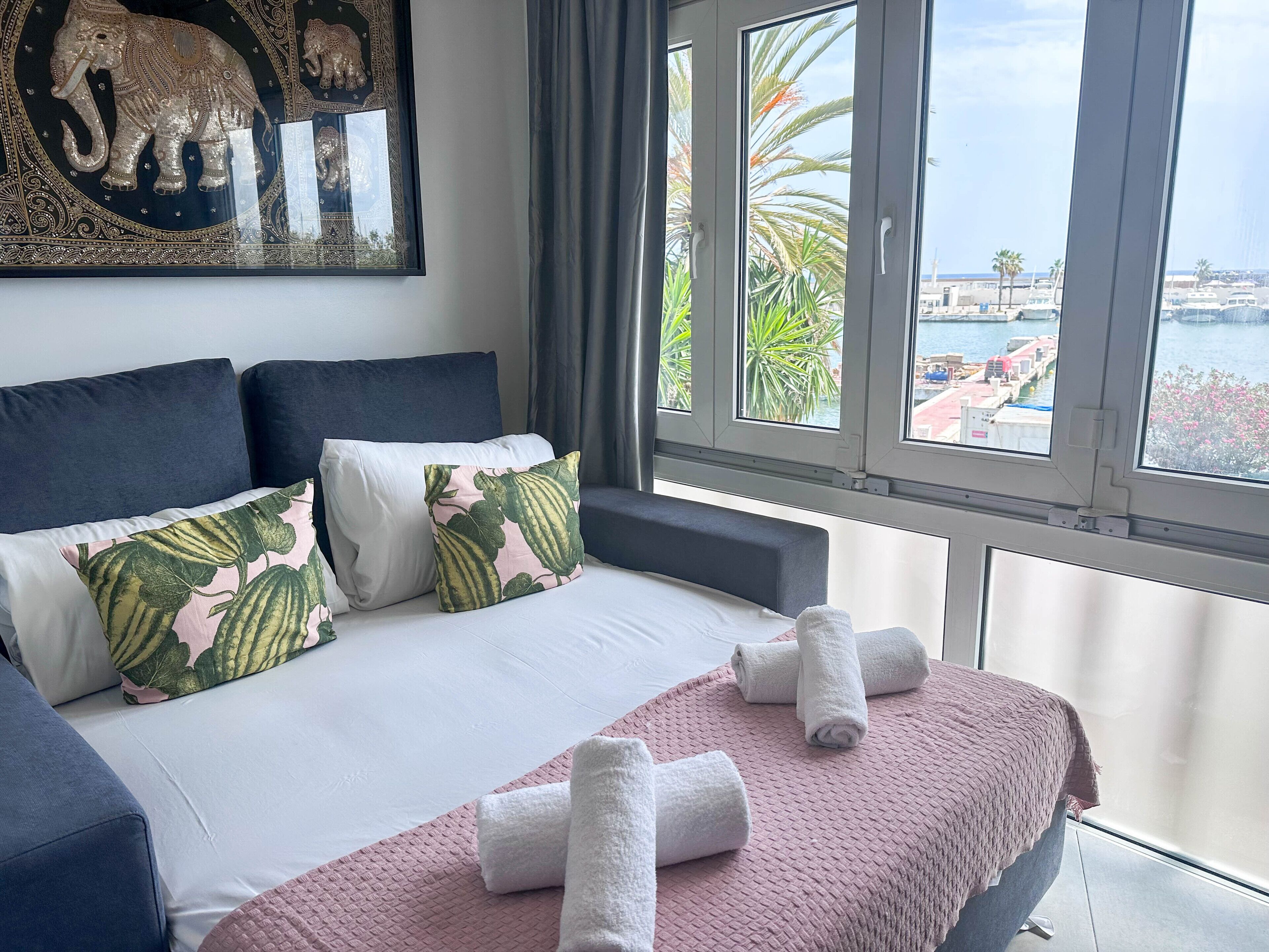 1 chambre, fer et planche à repasser, Wi-Fi gratuit, draps fournis