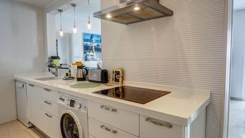 Réfrigérateur, micro-ondes, four, lave-vaisselle