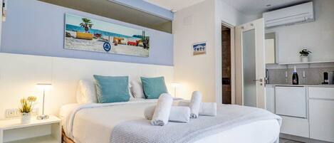 1 habitación, tabla de planchar con plancha, wifi gratis y ropa de cama