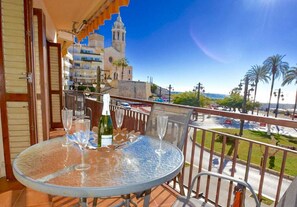 Outdoor dining - Soleil by Hello Homes Sitges (Sitges)