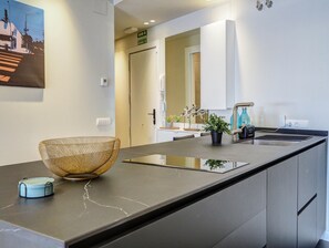 Kjøleskap, ovn, oppvaskmaskin og kaffetrakter/tekoker