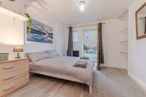2 chambres, fer et planche à repasser, Wi-Fi, draps fournis