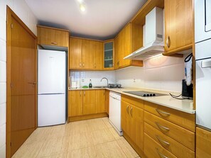 Fridge, microwave, oven, dishwasher - Sunlight by Hello Homes Sitges (Sitges)
