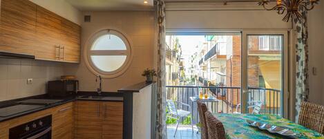 Frigorifero, microonde, forno, macchina per tè/caffè