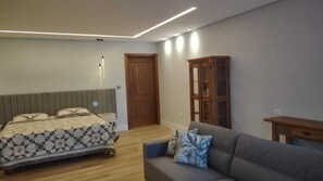 1 bedroom, WiFi, bed sheets - Lindo Chalé com Hidromassagem na Beira do Lago com Vista Para o pôr do sol (Vila David Antonio Campo Largo)