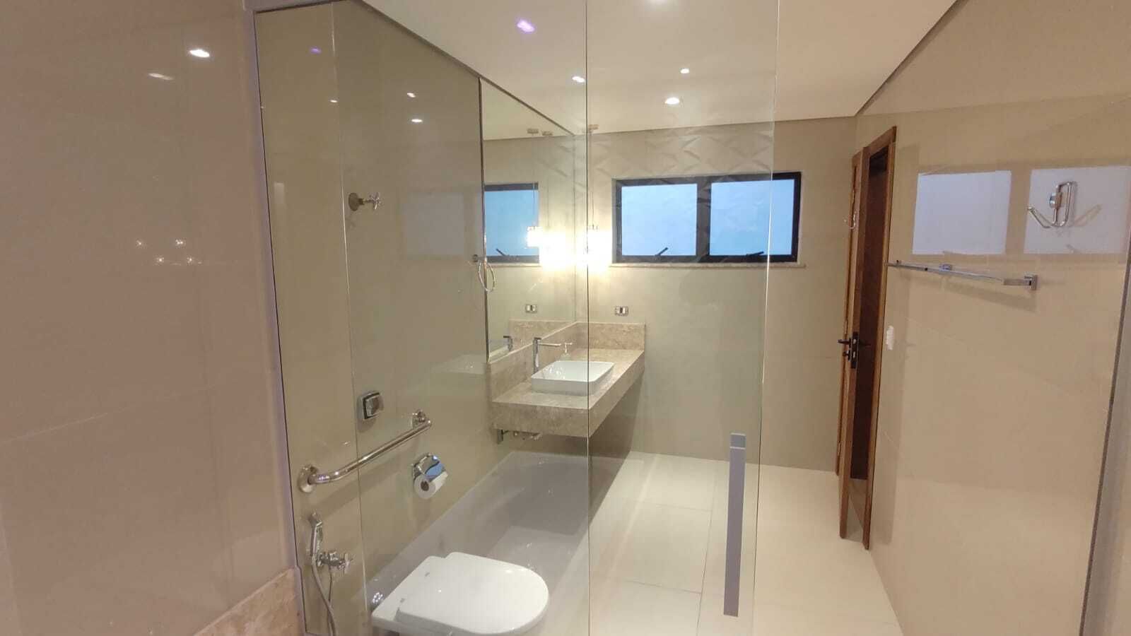 Jetted bath, towels, soap, toilet paper