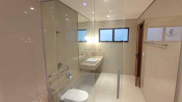 Jetted bath, towels, soap, toilet paper