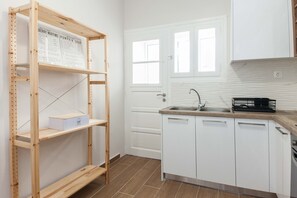 Full-size fridge, oven, toaster, cookware/dishes/utensils