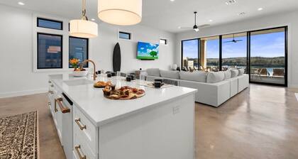 The Enclave | Kid's Play Zone | Game Room | Infinity Pool + Spa | 9 Mi to Winery