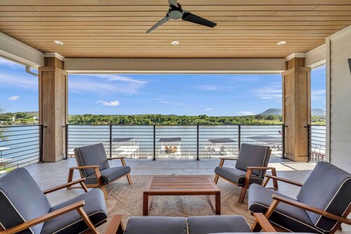 The Enclave | Kid's Play Zone | Game Room | Infinity Pool + Spa | 9 Mi to Winery