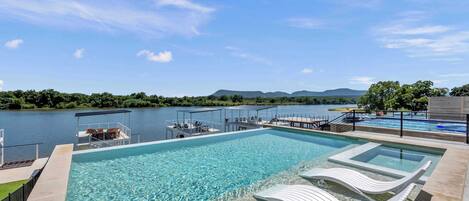 Piscine extérieure, piscine chauffée