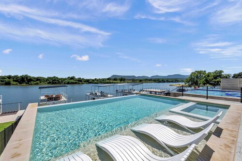 The Enclave | Kid's Play Zone | Game Room | Infinity Pool + Spa | 9 Mi to Winery