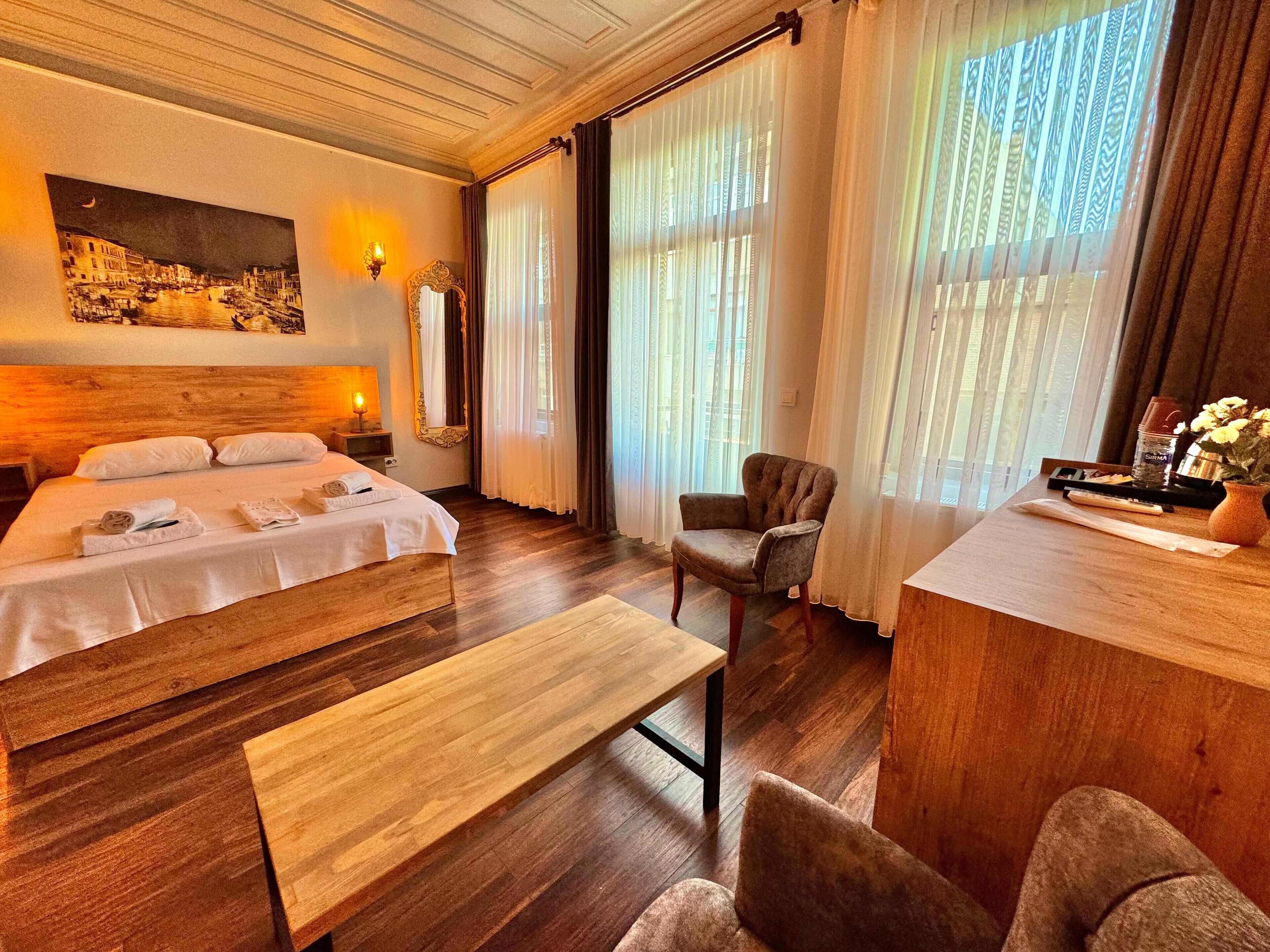 Standard Family Room with Balcony | Sengetøy av topp kvalitet, minibar og skrivebord