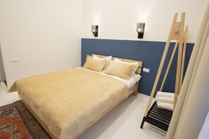 1 bedroom, bed sheets