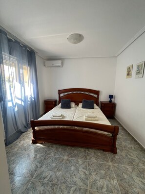 3 bedrooms, in-room safe, free WiFi, bed sheets - Detached villa with private pool, perfect for families and close to the beach (Orihuela Costa , Alicante)