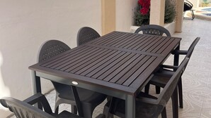 An outdoor patio with a rectangular table and six chairs. - Detached villa with private pool, perfect for families and close to the beach (Orihuela Costa , Alicante)