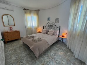 3 Schlafzimmer, Zimmersafe, kostenloses WLAN, Bettwäsche
